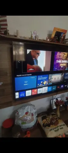 Vendo TV LG 60 polegadas Smart TV, modelo 60UQ8050PSB.