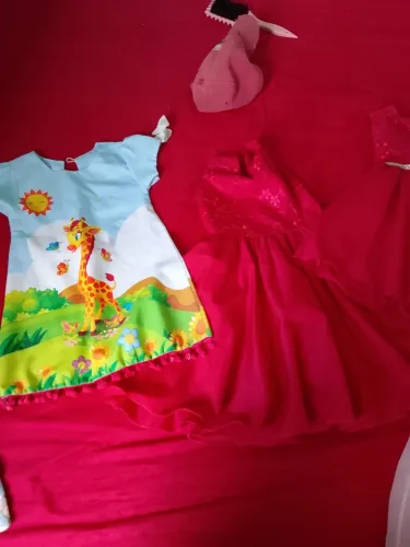 6 vestidos semi novos 1a3 anos 120,00 os 6