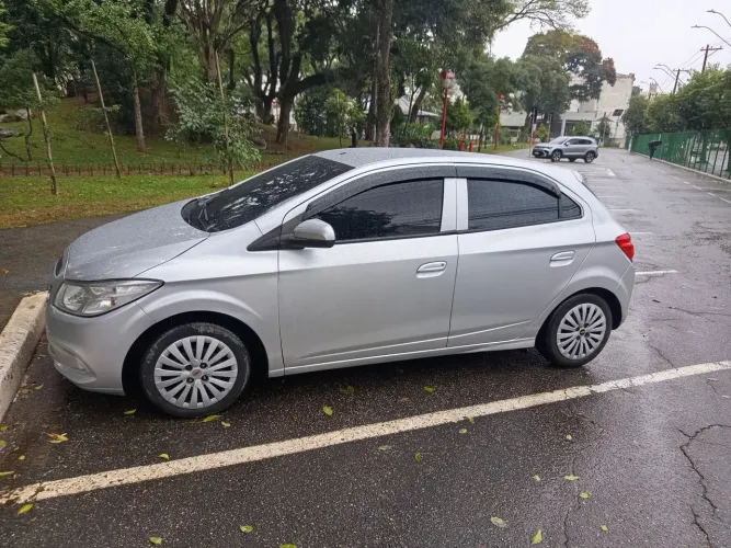 Chevrolet Onix JOY Hatch 1.0 8V Flex Mec. 4P 2018