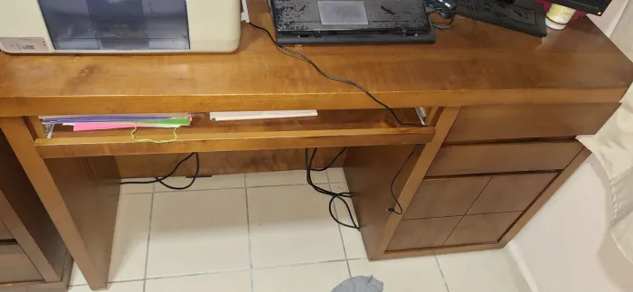 Escrivaninha para computador (1,36m x 0,40m)