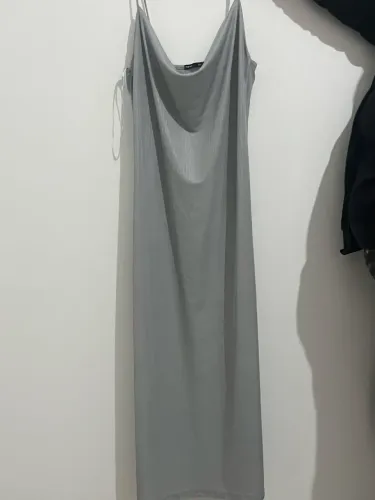 Vestido para festa cinza