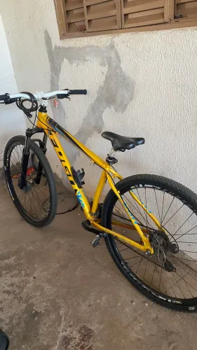 Vende bicicleta aro 29, interessados chama no WhatsApp *