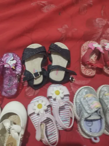 Lote de sapatos menina