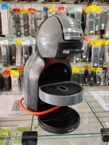 CAFETEIRA DE CAPSULA ARNO DOLCE GUSTO MINI ME PRETA 220V - USADA