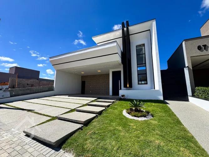 Casa térrea à Venda no Condomínio Santa Mônica em Caçapava - SP