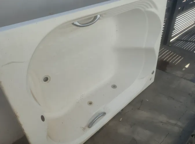Banheira de hidromassagem para 2 pessoas com instalação completa