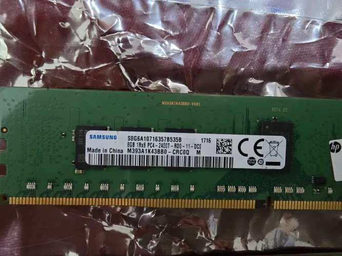 Memória Servidor Samsung 8GB DDR4 ECC RDIMM 2400MHz M393A1K43BB0-CRC0Q