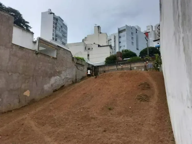 Imóvel para venda tem 300 metros quadrados em Bom Pastor - Juiz de Fora - MG