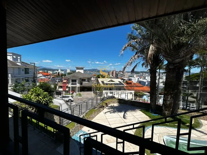 Casa com piscina a venda no Abraao em Florianópolis SC