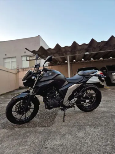 Yamaha FZ25 Fazer 250 ABS 2022 Preta - Pneus Novos / IPVA e Licenciamento 2026 Pagos