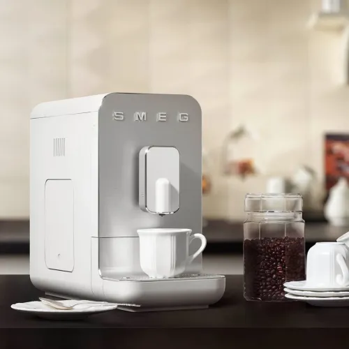 Cafeteira automática Smeg 