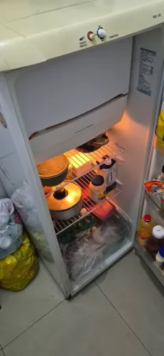 Geladeira Electrolux 240 litros. Usada excelente estado de conservação