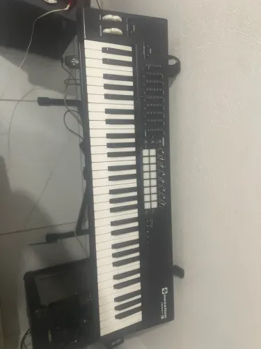 Teclado controlador novation MK2