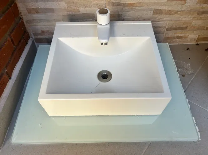 Pia + armário + vaso sanitário