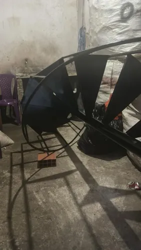 Vendo escada caracol reta nova somo fabricante 