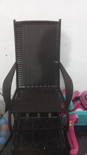 Cadeira de balanço pouco tempo de uso