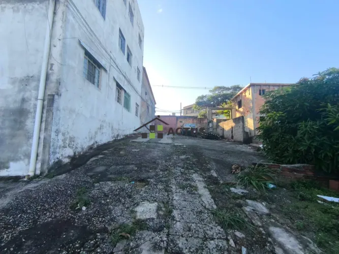 Casa 3 quartos no Durval (entrada compartilhada)