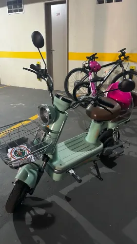 Motinha linda, cara de Vespa Italiana