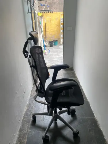 Cadeira FlexForm Tela e Alumínio