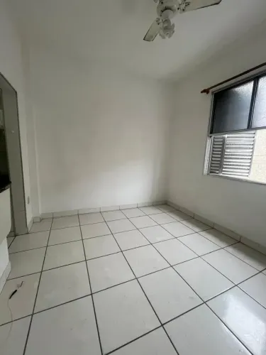 Kitnet reformada, lado praia, frente rua, oportunidade