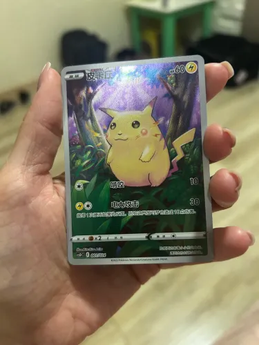 Carta Pokemon Pikachu Holográfica em Chinês