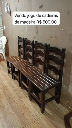 Jogo de Cadeiras de Madeira