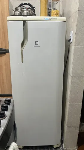Geladeira Electrolux Frost Free RFE39