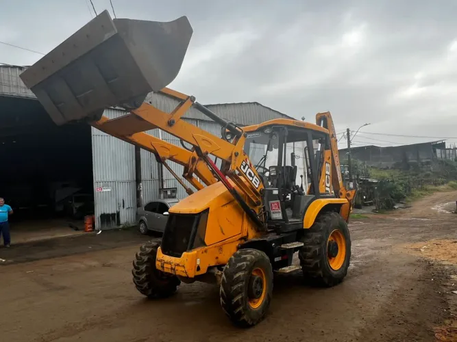 Retroescavadeira JCB 3CX