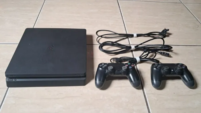 Playstation 4 slim 1 TB
