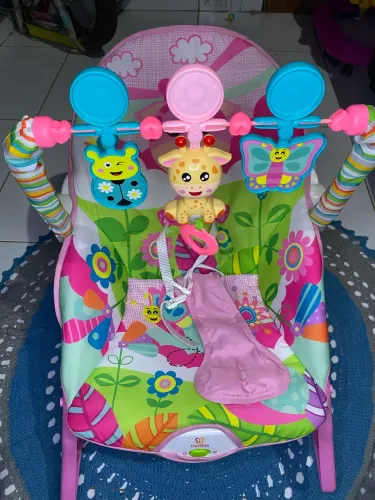 Cadeira de balanço musical bebê