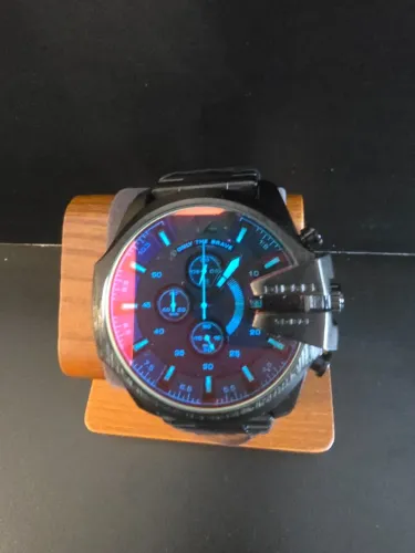 Relógio Diesel Mega Chief DZ4318 Preto Iridescente 50mm Camaleão