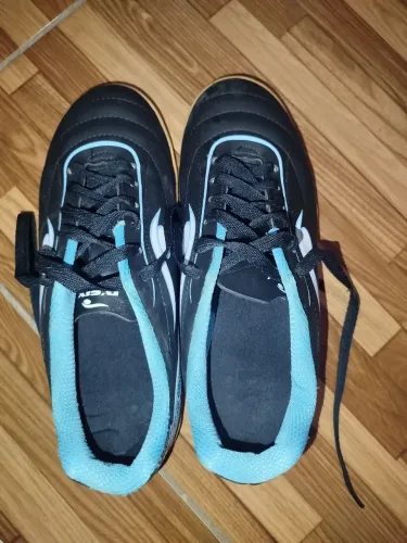 TÊNIS DE FUTSAL