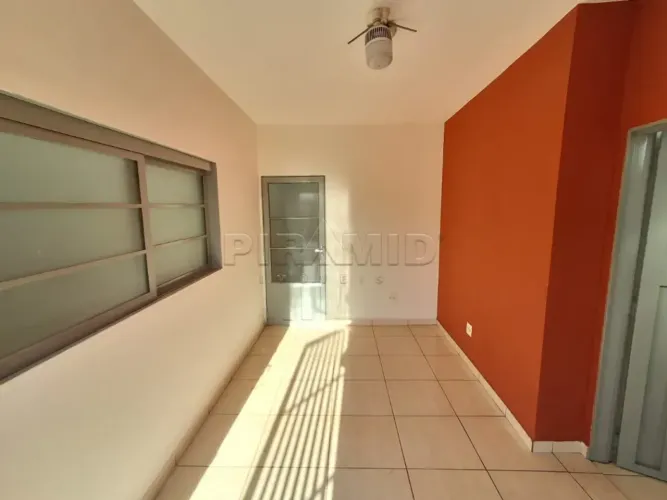 Salão comercial com 317,05m², bairro Quintino Facci I, Zona Norte de Ribeirão Preto/SP.