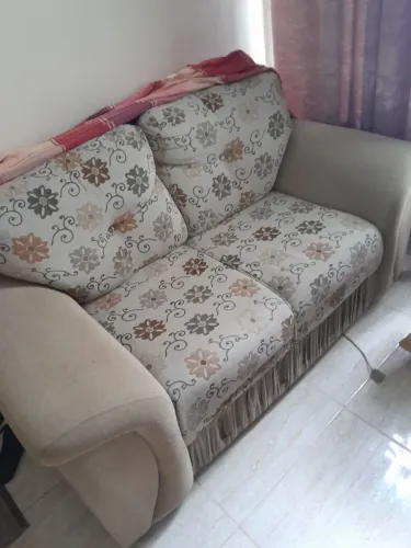 Sofá bem conservado limpo e hengehinizado 