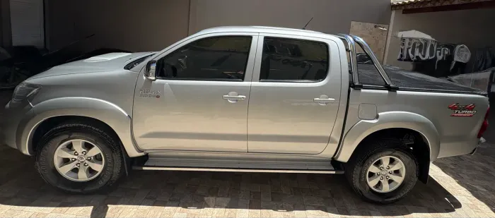 Toyota Hilux CD SRV D4-d 4X4 3.0 TDI Diesel AUT 2013