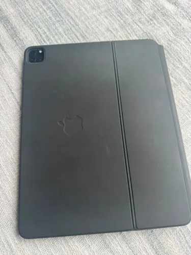 Ipad Pro (12.9 Polegadas - 6 Geração) + Magic Keyboard