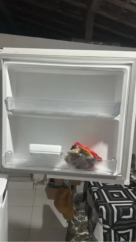 Geladeira praticamente zero
