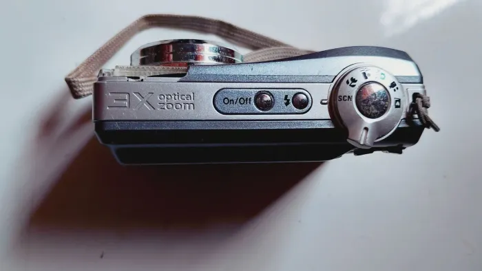 VENDO MÁQUINA KODAK ANALOGICA A PILHA COM DEFEITO