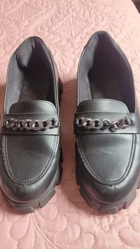 Sapato feminino, tratorado, na cor preta