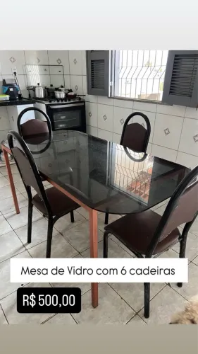 Mesa de vidro com 6 cadeiras