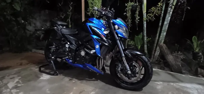 Vendo GSX s 750 financiada.