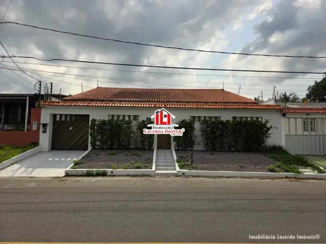 Casa no Conjunto Tiradentes com 367m no aleixo com 4 Quartos