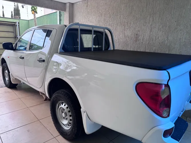 Mitsubishi L200 Triton GL 3.2 CD TB Int. Dies. Mec. 2015