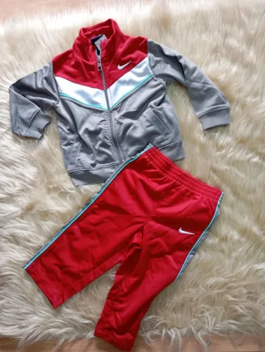 Conjunto Nike 18 meses sem uso