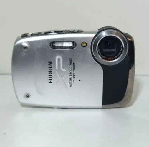 Câmera digital fujifilm finepix xp20 14mp 5x à prova d'água prata + acessórios