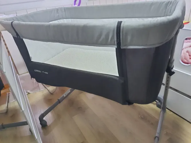 Berço co-bed Cosco Pluggy cinza escuro