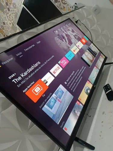 VENDO TV 40 SMART TOP COM ALEXA COMANDO DE VOZ,COM OS PLÁSTICOS AINDA!!! PERFEITA