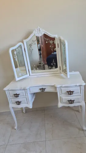 VENDO Penteadeira Estilo Luiz XV Valor R$ 1.200,00 Retirararada a combinar