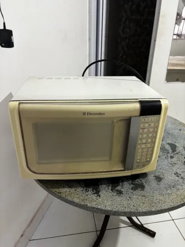 Microondas + Mesa