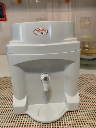 Bebedouro de balcão para galão de água 